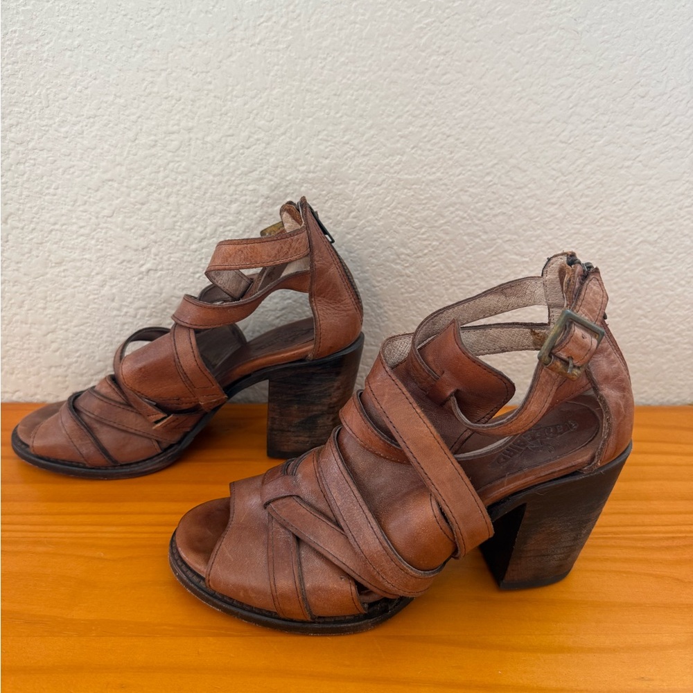 Freebird By Steven Claw Sandals Heels Distressed Women 9 White Wash Dusty Brown - Picture 3 of 8